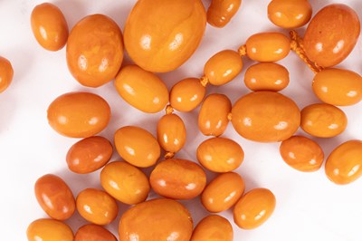 Lot 91 - A quantity of loose Baltic oval amber beads