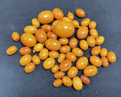 Lot 91 - A quantity of loose Baltic oval amber beads