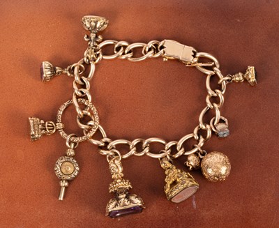 Lot 86 - An 15ct yellow gold curb link charm bracelet