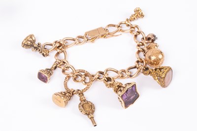 Lot 86 - An 15ct yellow gold curb link charm bracelet