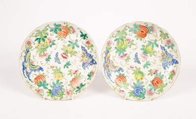 Lot 4 - A pair of Chinese famille rose plates