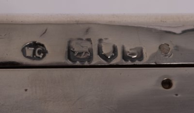 Lot 19 - A quantity of silver