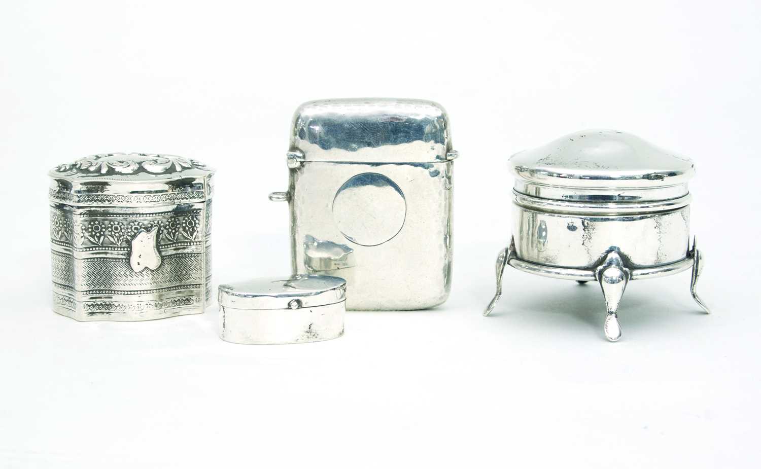 Lot 40 - A small silver trinket box, Birmingham 1910,...