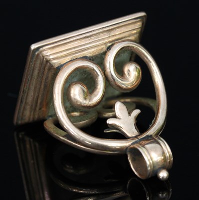 Lot 94 - An early 19th Century rose gold fob seal,...