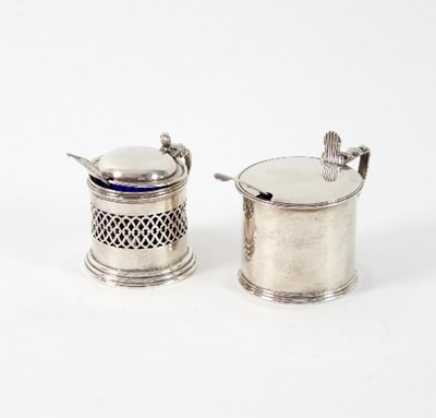 Lot 349 - A Victorian drum shaped silver mustard pot, EH,...