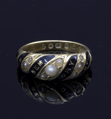 Lot 240 - A Victorian 18ct gold mourning ring, the band...