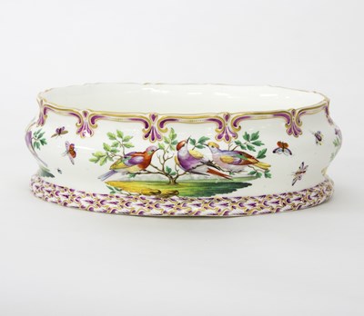 Lot 192 - A Chelsea style oval bowl, decorated birds and...