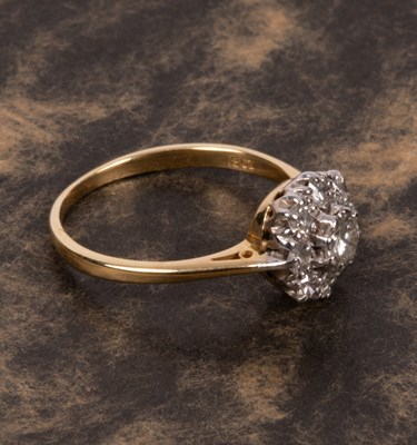Lot 63 - An 18ct yellow gold and diamond flower head cluster ring