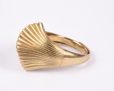 Lot 30 - A 1970s Cartier yellow gold cocktail ring