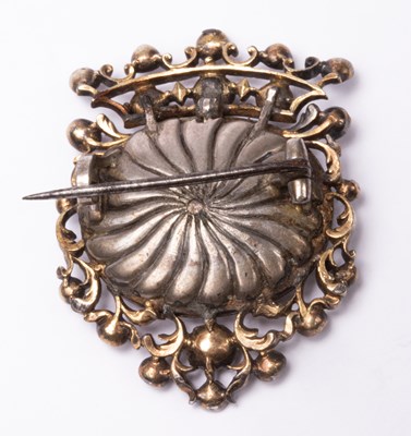 Lot 99 - A 19th Century Continental enamelled brooch