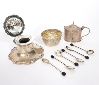 Lot 35 - A silver capstan type inkwell, Sheffield 1913,...