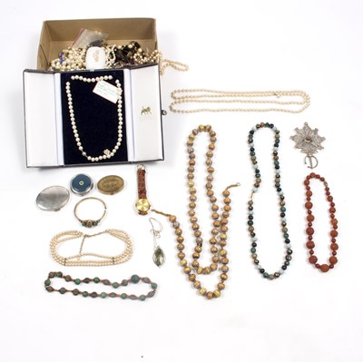 Lot 72 - A quantity of costume jewellery to include a...