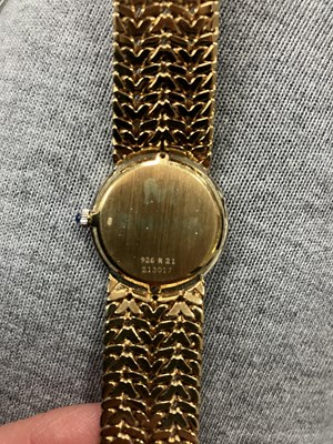 Lot 109 - A lady's 18k gold cased Piaget wristwatch