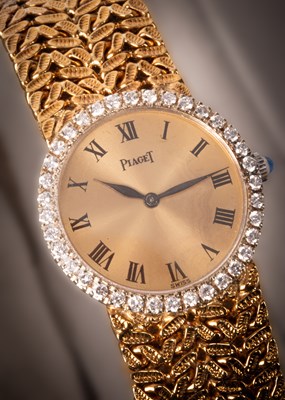 Lot 109 - A lady's 18k gold cased Piaget wristwatch