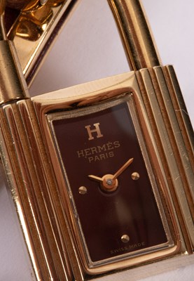 Lot 110 - A lady's Hermès Kelly gold plated quartz wristwatch