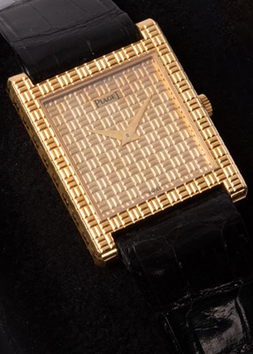 Lot 4 - A lady's 18k gold cased Piaget wristwatch