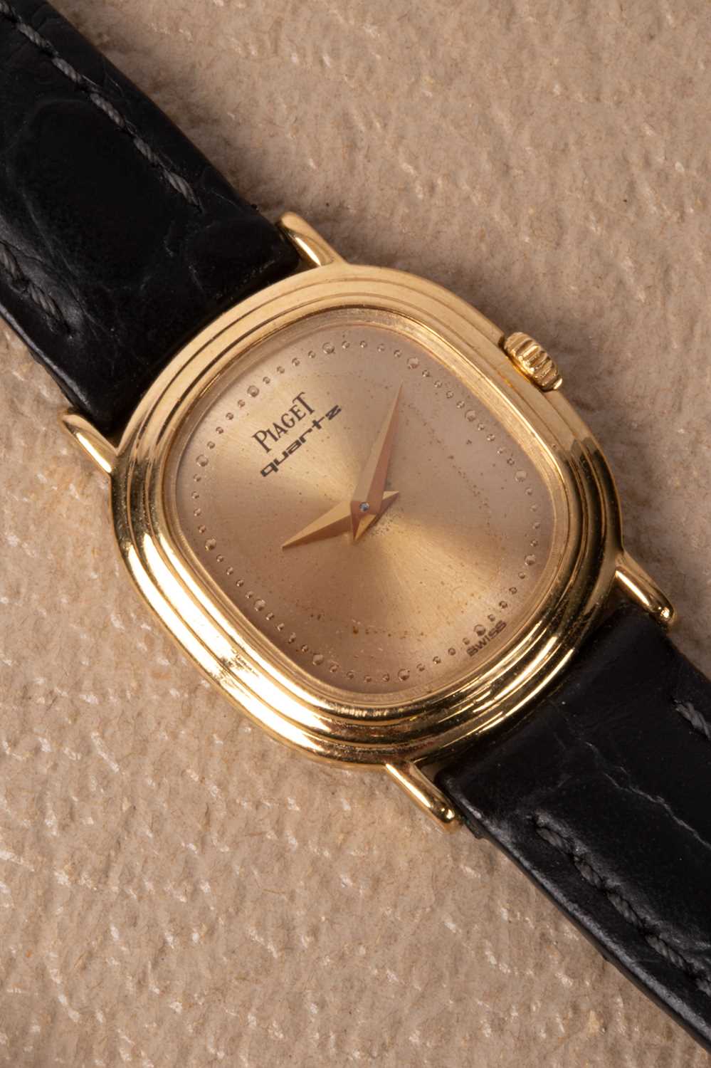 Lot 111 - A lady's 18k gold cased Piaget wristwatch