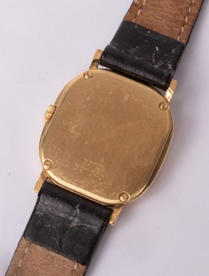 Lot 111 - A lady's 18k gold cased Piaget wristwatch