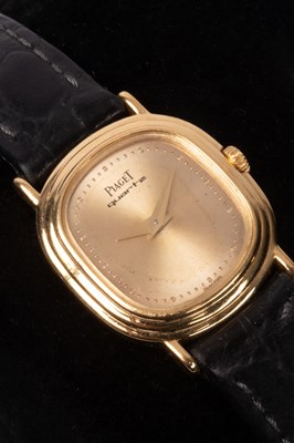 Lot 111 - A lady's 18k gold cased Piaget wristwatch