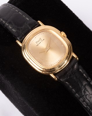 Lot 111 - A lady's 18k gold cased Piaget wristwatch