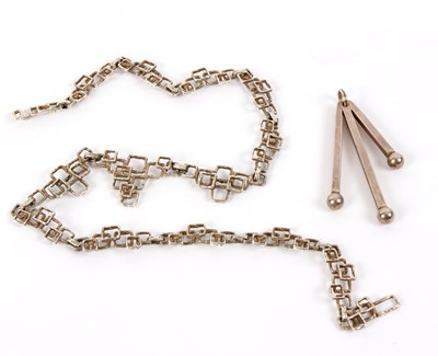 Lot 12 - A modernist silver necklace of interlocking...