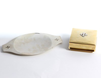 Lot 43 - A silver gilt communion bread box, Henwood...