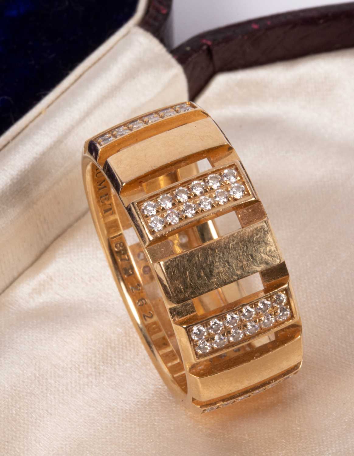Lot 55 - A Chaumet 18ct yellow gold and diamond 'Class One' dress ring