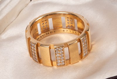 Lot 55 - A Chaumet 18ct yellow gold and diamond 'Class One' dress ring