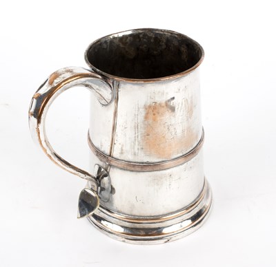 Lot 1 - A Sheffield plate tankard with thread banding,...