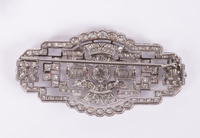 Lot 81 - An Art Deco style platinum and diamond brooch