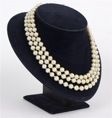 Lot 105 - A three-row faux pearl necklace and bracelet,...