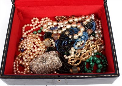 Lot 164 - A quantity of costume jewellery including a...