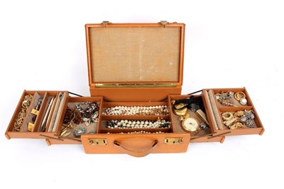 Lot 165 - A quantity of costume jewellery including faux...