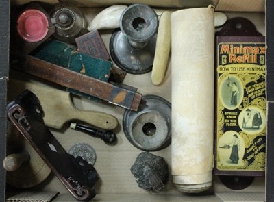 Lot 280 - Two butter pats and a quantity of sundries