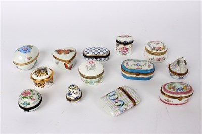 Lot 359 - A quantity of porcelain trinket boxes,...