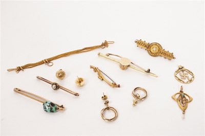 Lot 41 - An Edwardian bar brooch of swagger stick form...
