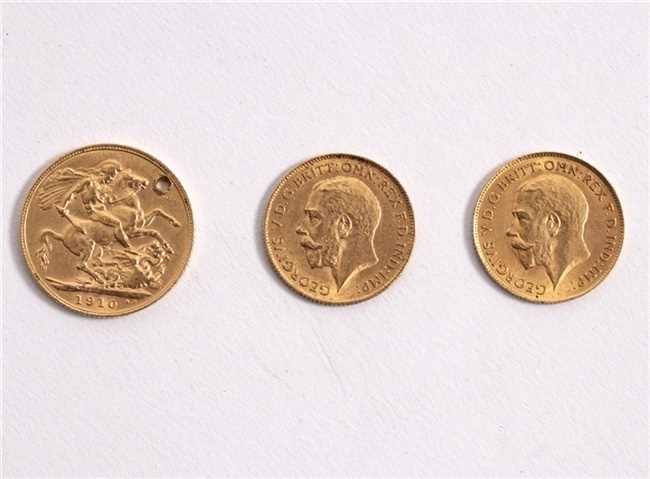 Lot 56 - An Edward VII gold sovereign, 1910 (drilled)...