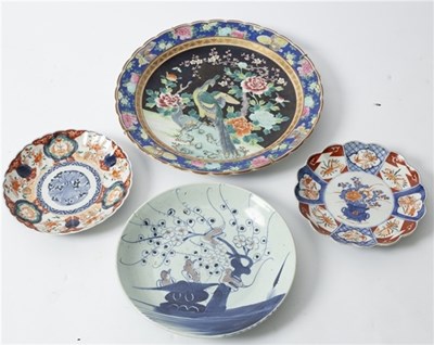 Lot 209 - A famille rose plate decorated scenes of...