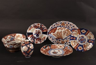 Lot 347 - A Japanese Imari bowl, six character mark...
