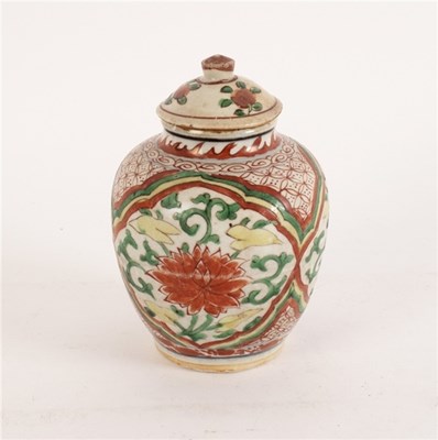 Lot 359 - A Chinese wucai jar, circa 1650, with well...