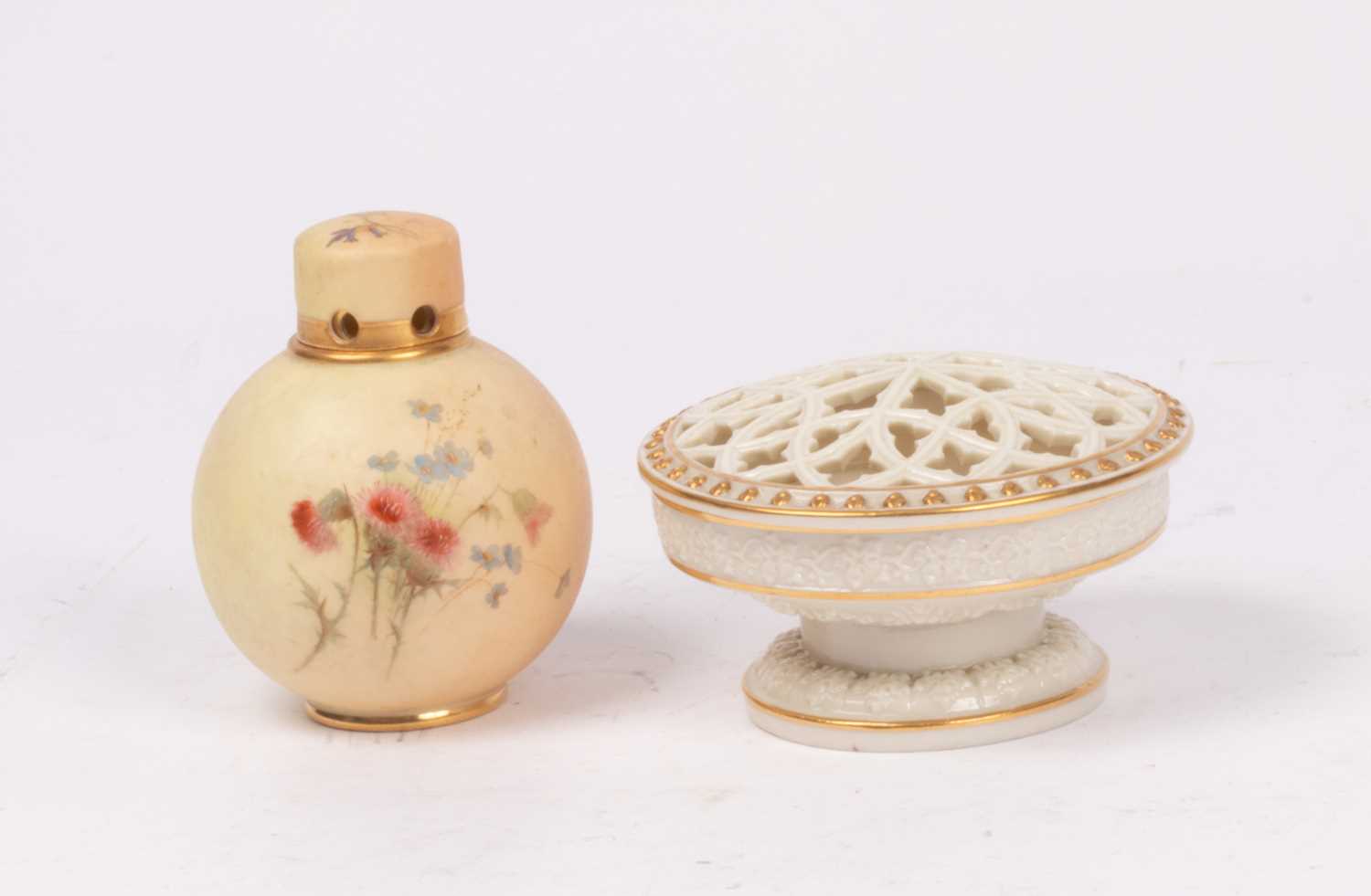 Lot 146 - A Victorian Royal Worcester pot pourri vase