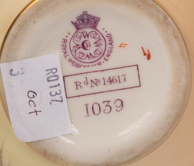 Lot 146 - A Victorian Royal Worcester pot pourri vase