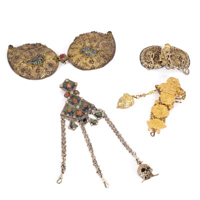 Lot 21 - A pair of gilt-metal and paste buckles in a...
