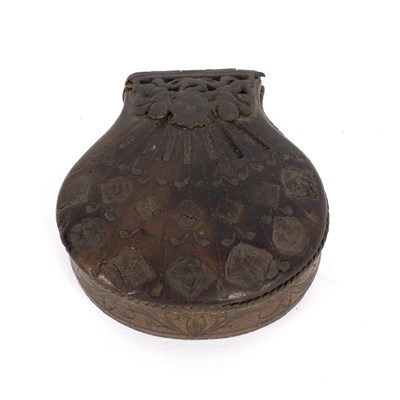 Lot 24 - A George III shell shaped tortoiseshell snuff...
