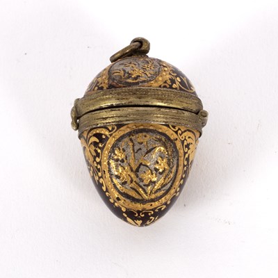 Lot 26 - A late 19th Century hinged enamel pendant egg,...