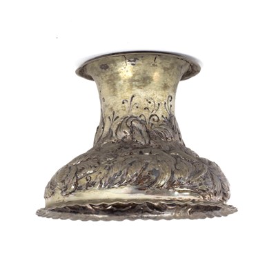Lot 124 - A trencher type salt cellar, unmarked,...