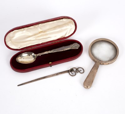 Lot 187 - A silver magnifying glass, Chester 1926, a...