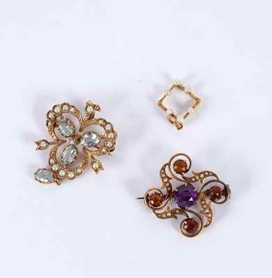 Lot 24 - A gem set pendant of trefoil form set in 9ct...