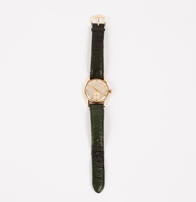 Lot 55 - A gentleman's 9ct gold cased Longines...