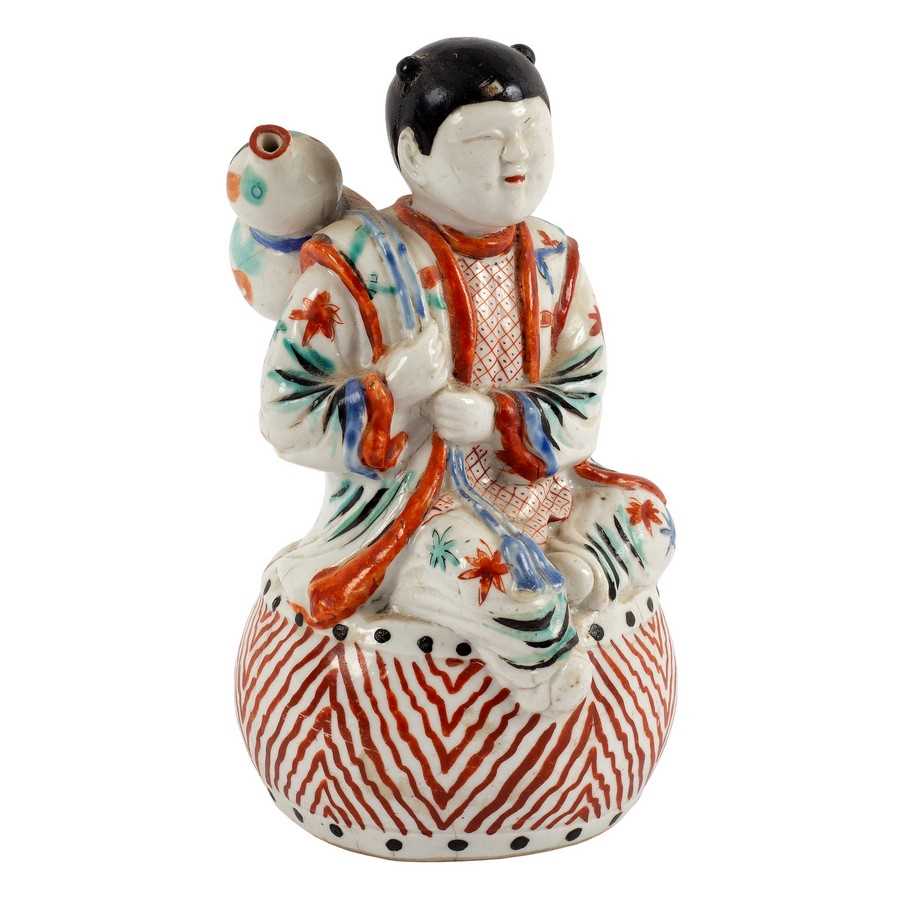 Lot 259 - A Japanese kakiemon water dropper, circa 1680,...